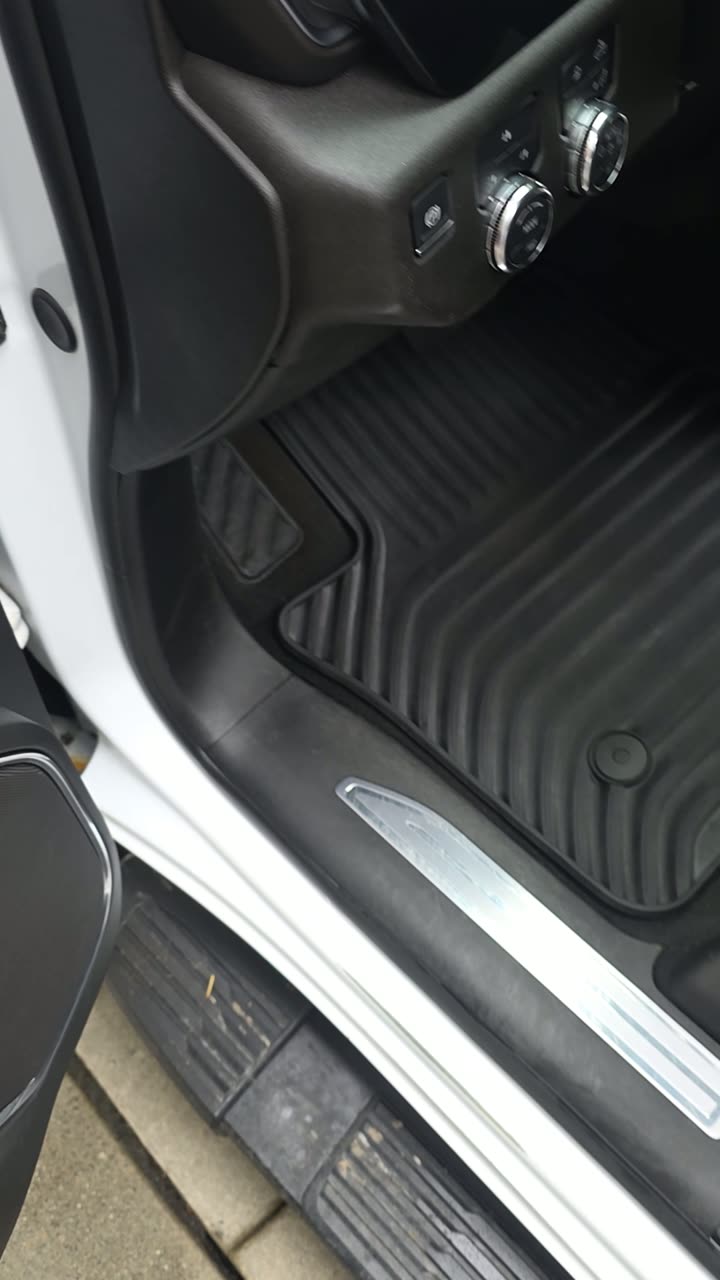 Door sill after the detail