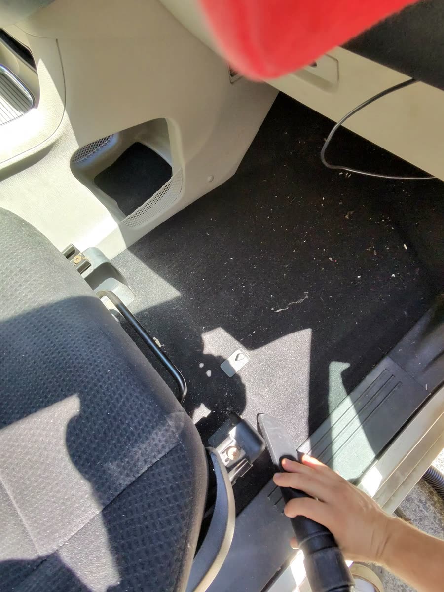 Dodge Caravan — second-row floor