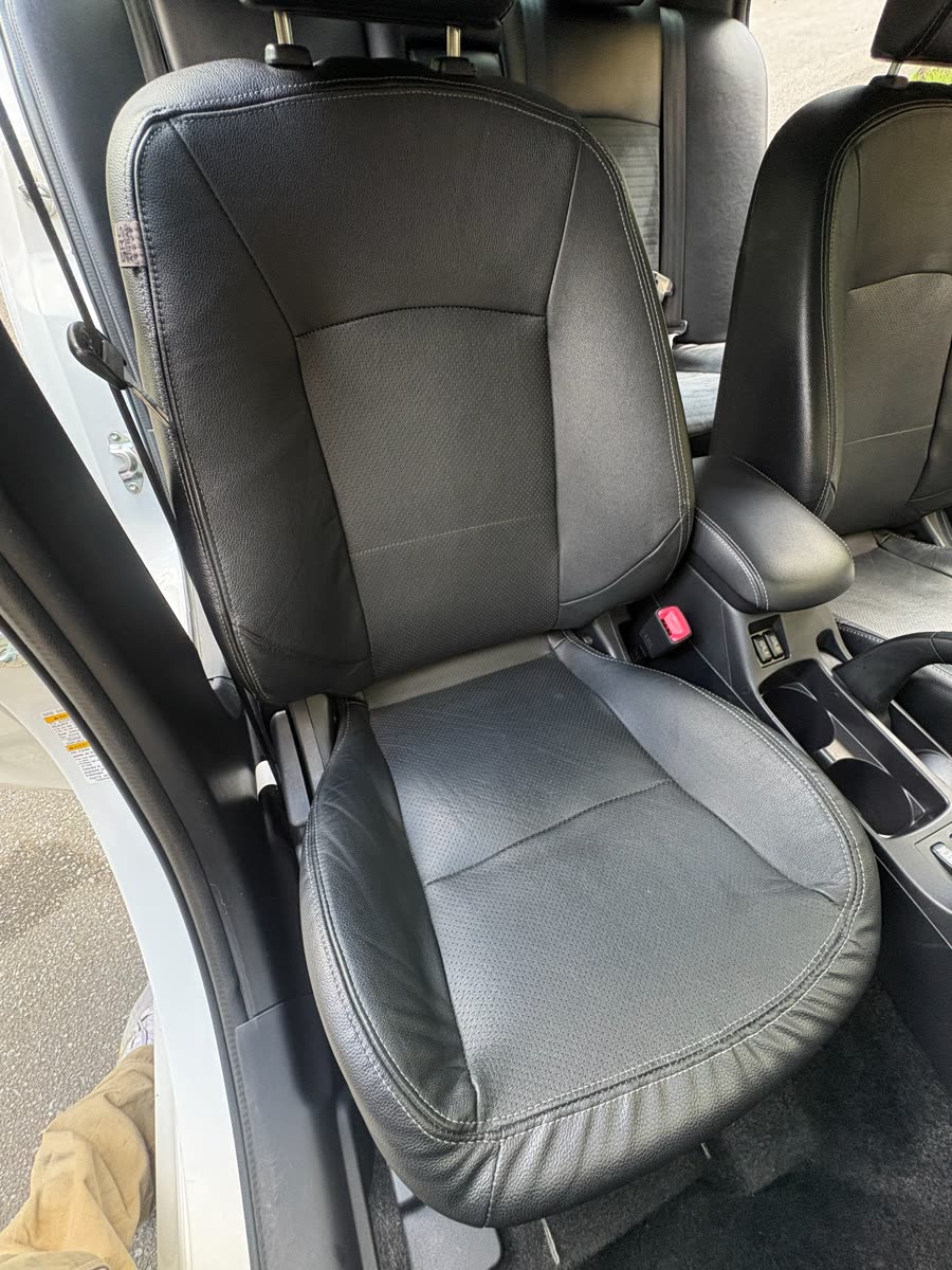 Mitsubishi Lancer driver's seat before the detail