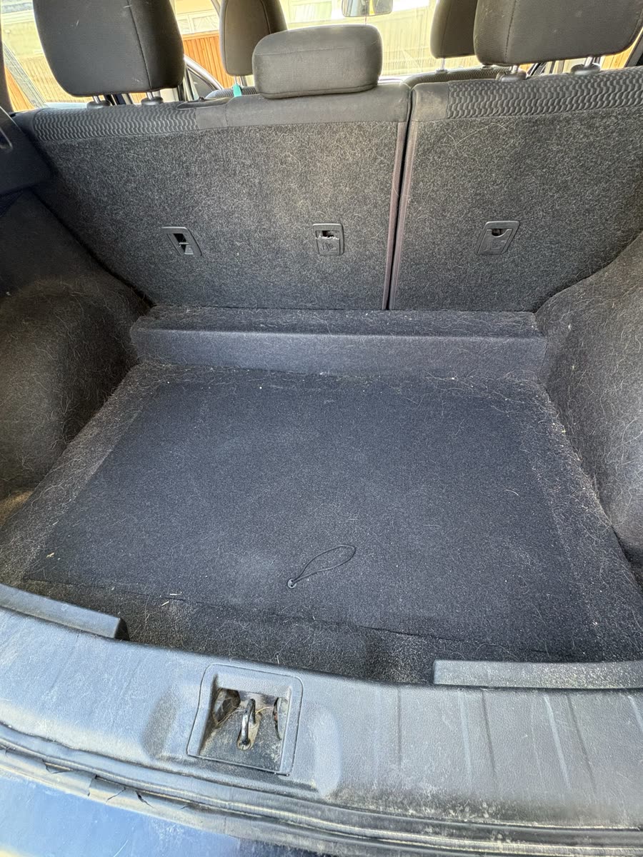 Nissan — cargo area