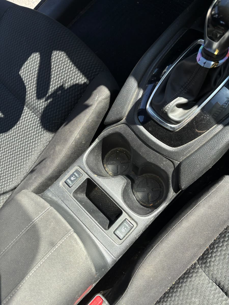 Nissan — console